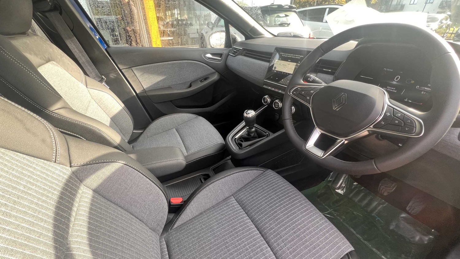 Used Renault Clio 2025 for sale - 77860789: Photo 11