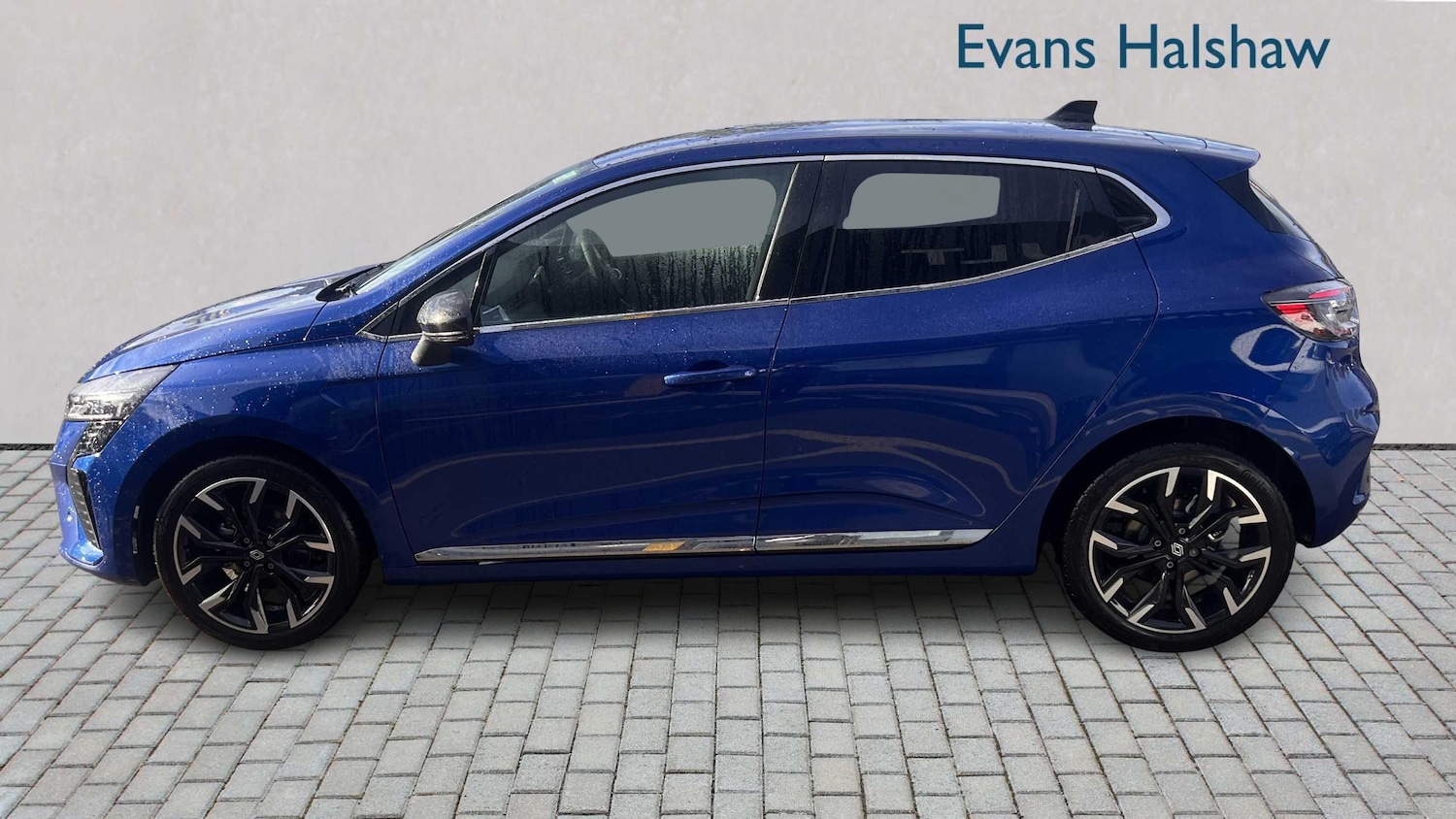 Used Renault Clio 2025 for sale - 77860789: Photo 4