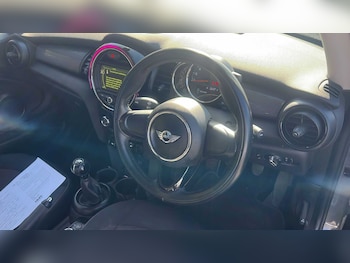 Used MINI Hatch 2018 for sale - 77928381: Photo