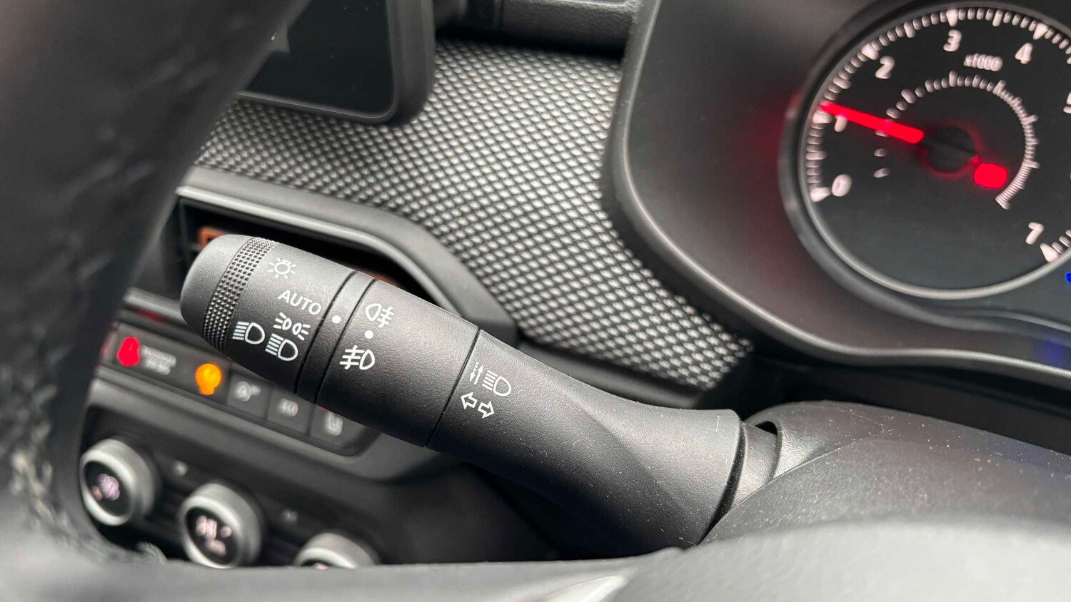 Used Dacia Sandero Stepway for sale - 77858325: Photo 25