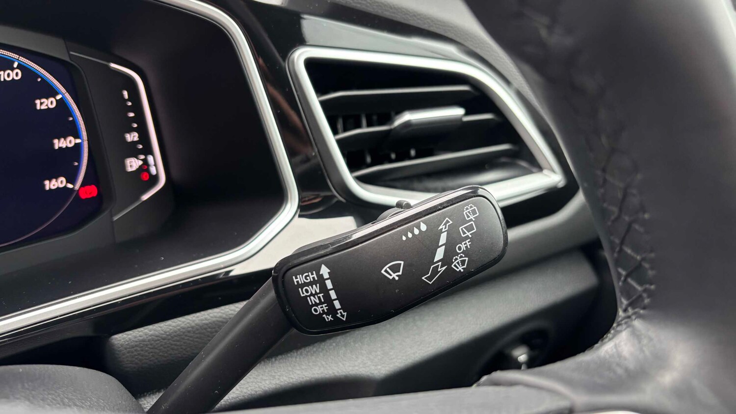 Used Volkswagen T-Roc for sale - 77860464: Photo 13