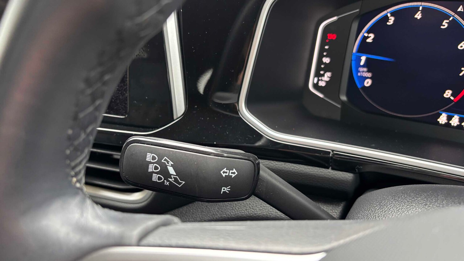 Used Volkswagen T-Roc for sale - 77860464: Photo 14