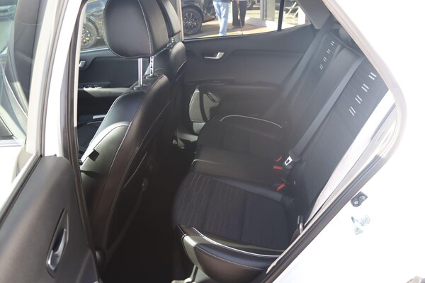 Used Kia Stonic 2022 for sale - 76152978: Photo 8