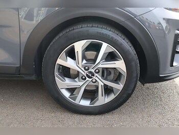 Used Kia Stonic 2023 for sale - 78388933: Photo