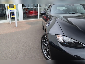 Used Mazda MX-5 2018 for sale - 76152894: Photo 2