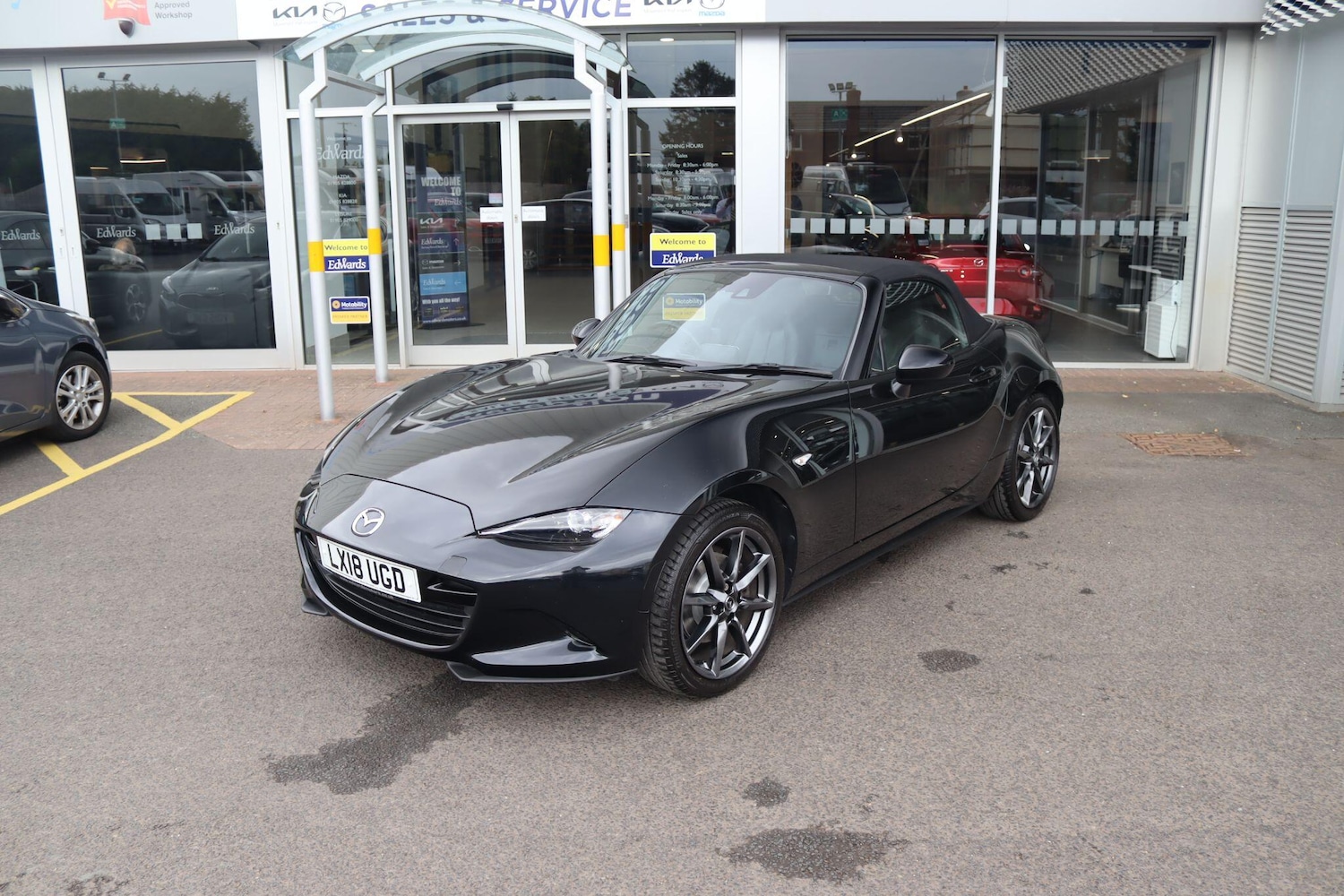Used Mazda MX-5 2018 for sale - 76152894: Photo 4