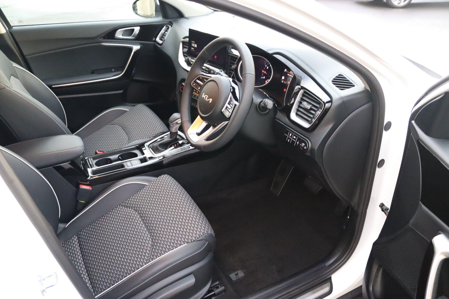 Used Kia XCeed 2025 for sale - 76832772: Photo 16