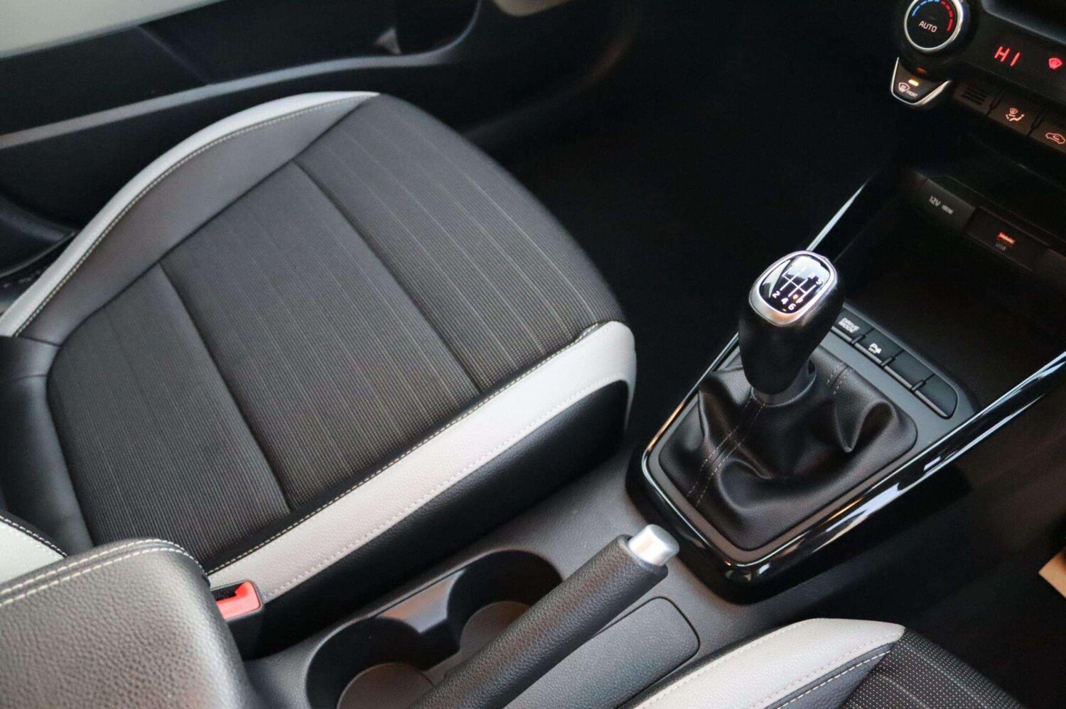 Used Kia Stonic 2023 for sale - 76759441: Photo 18