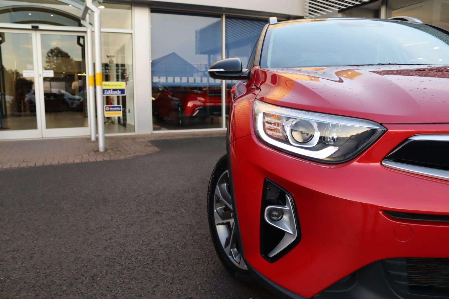 Used Kia Stonic 2023 for sale - 76759441: Photo 2