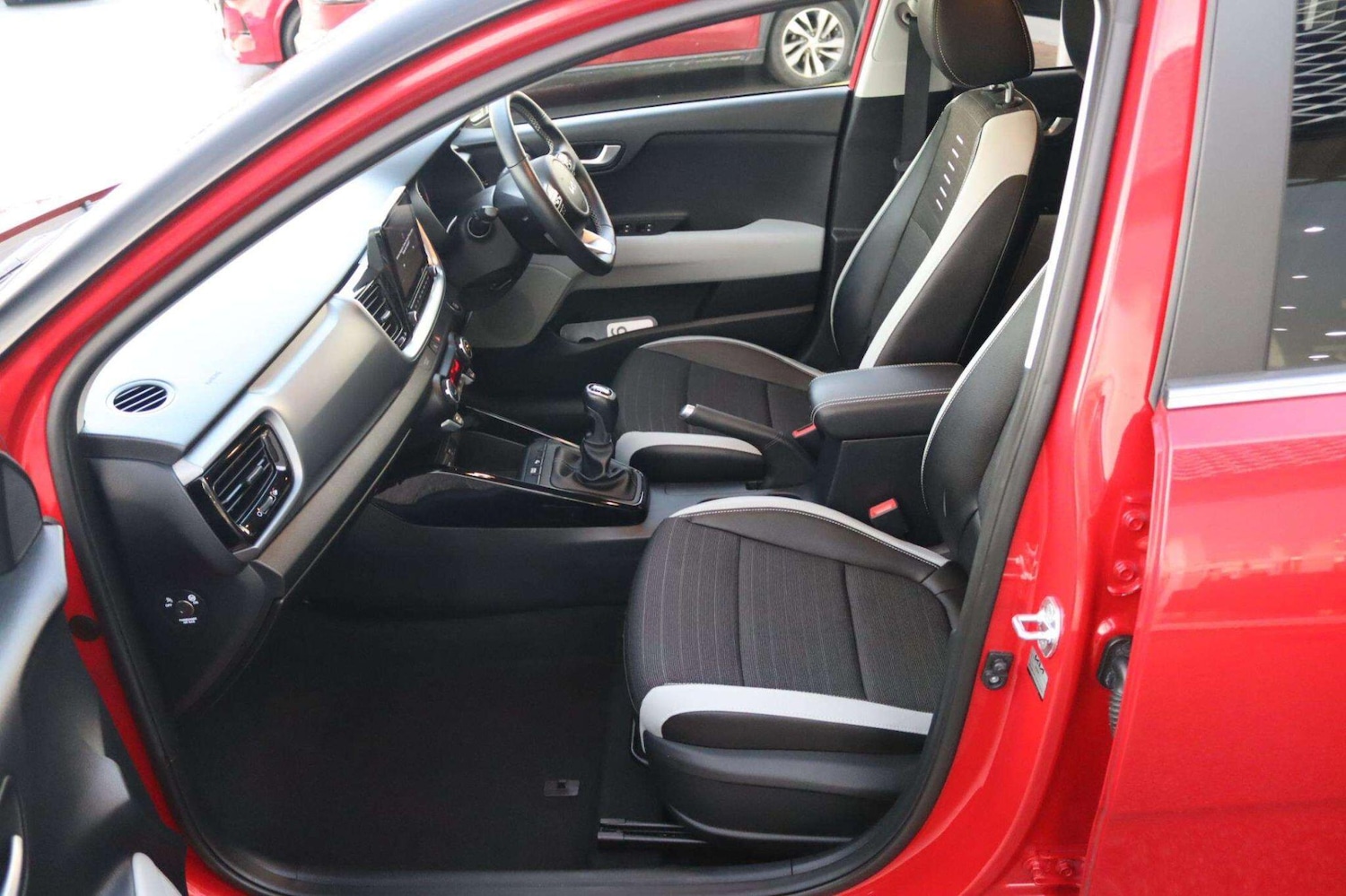 Used Kia Stonic 2023 for sale - 76759441: Photo 8