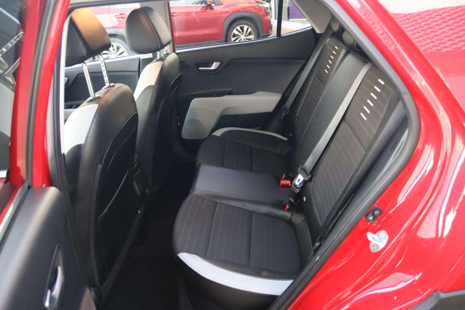 Used Kia Stonic 2023 for sale - 76759441: Photo 9