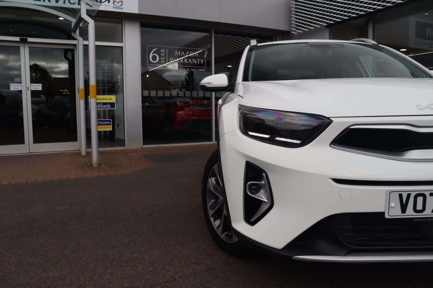 Used Kia Stonic 2023 for sale - 76473654: Photo 2