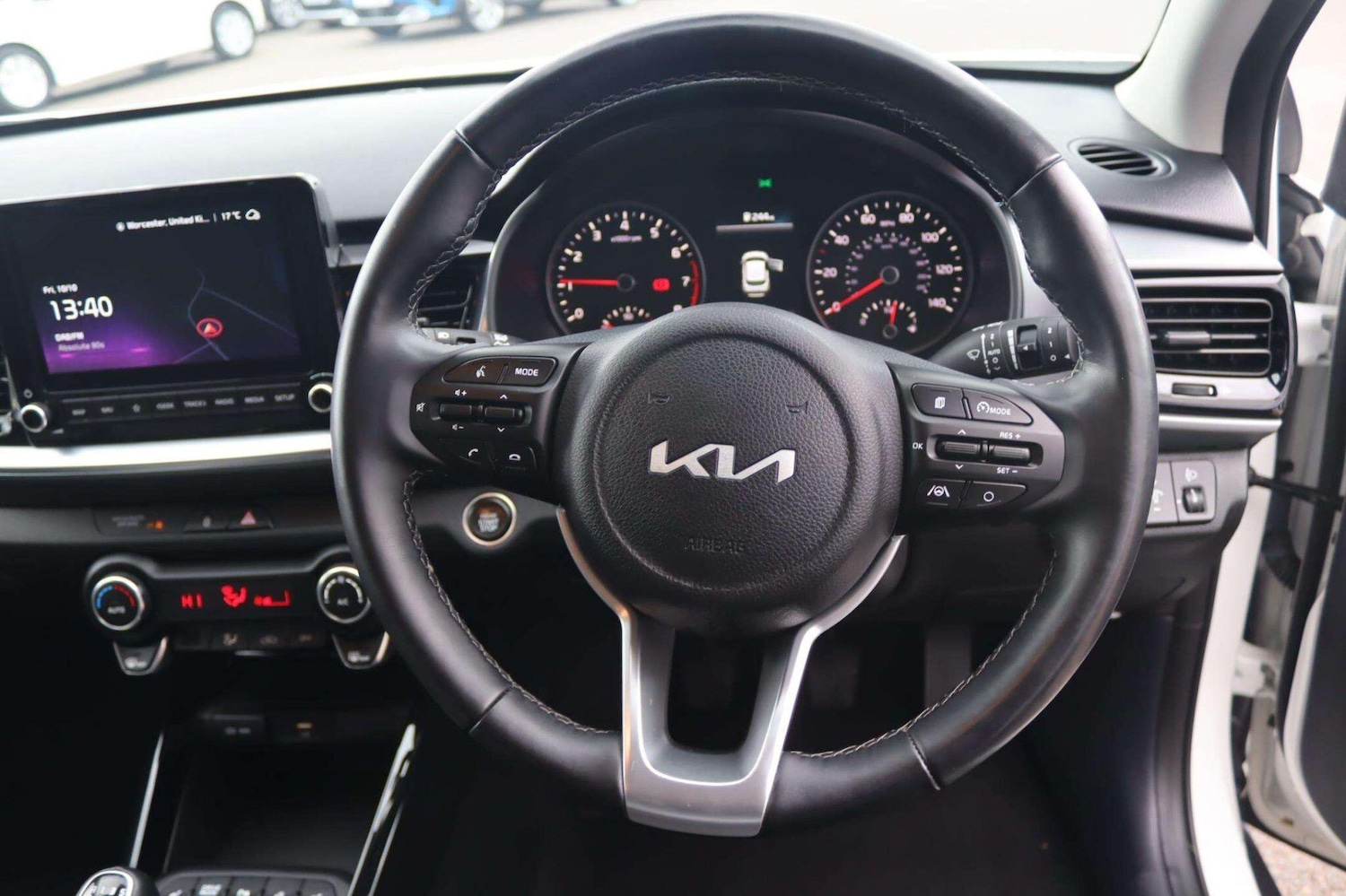 Used Kia Stonic 2023 for sale - 76473654: Photo 26