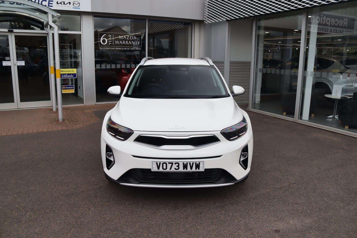 Used Kia Stonic 2023 for sale - 76473654: Photo 4