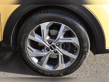 Used Kia Stonic 2024 for sale - 78388946: Photo