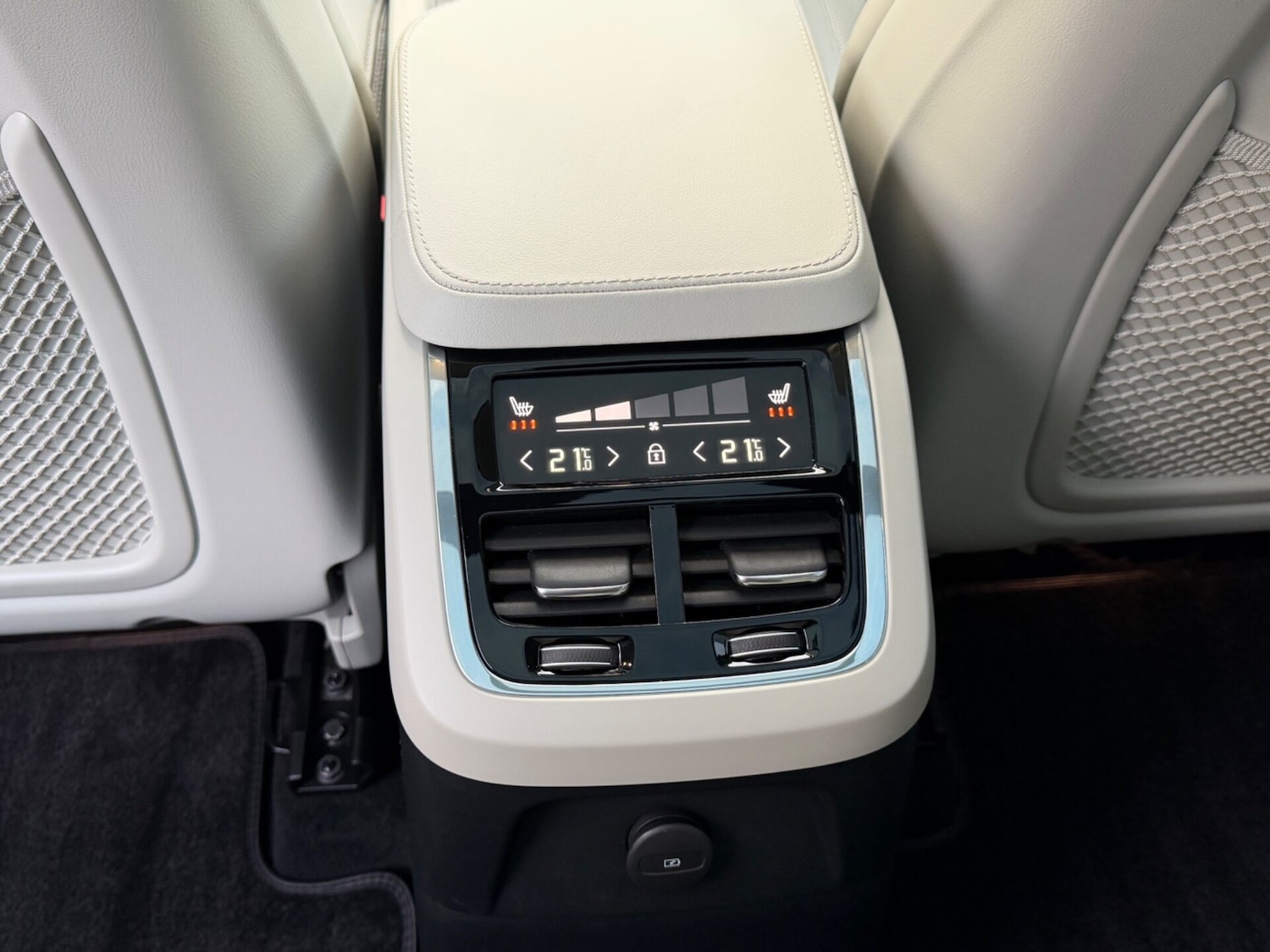 Used Volvo XC90 2023 for sale - 77630099: Photo 29