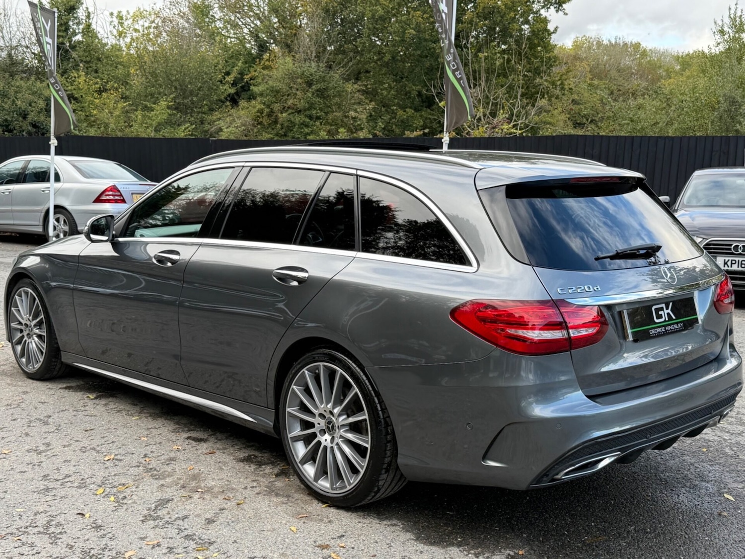 Used Mercedes-Benz C Class 2017 for sale - 76352363: Photo 2
