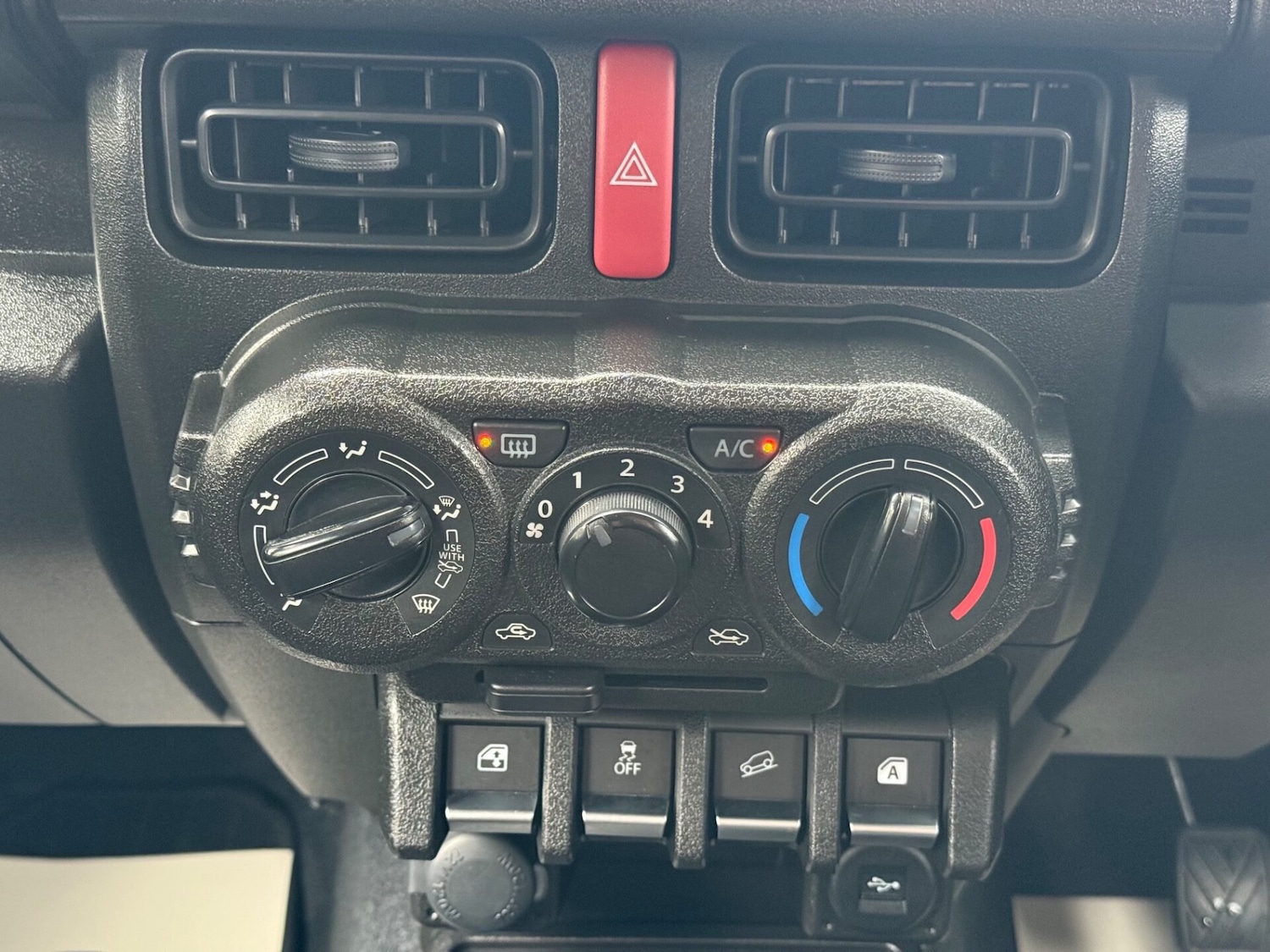 Used Suzuki Jimny 2023 for sale - 76402049: Photo 35