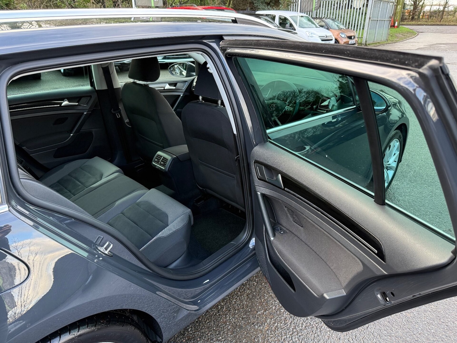 Used Volkswagen Golf 2019 for sale - 77236167: Photo 32