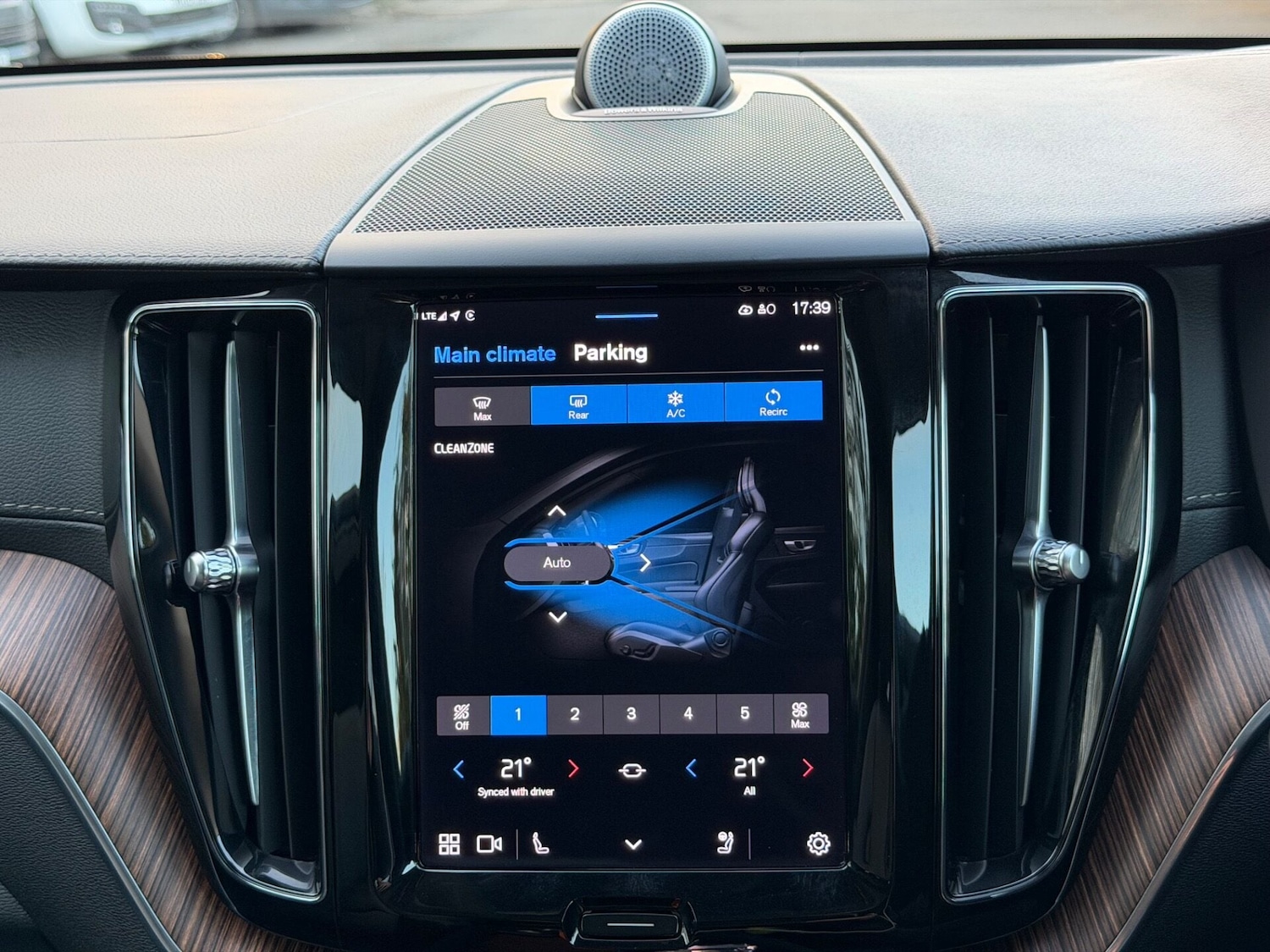 Used Volvo XC60 2023 for sale - 78053191: Photo 45