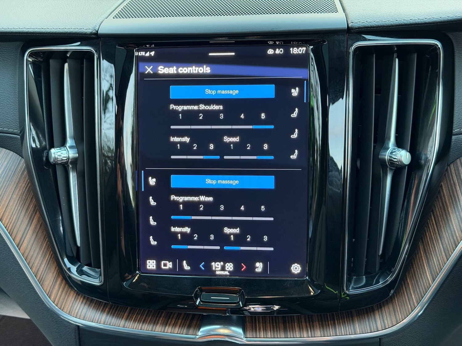 Used Volvo XC60 2023 for sale - 78053191: Photo 78