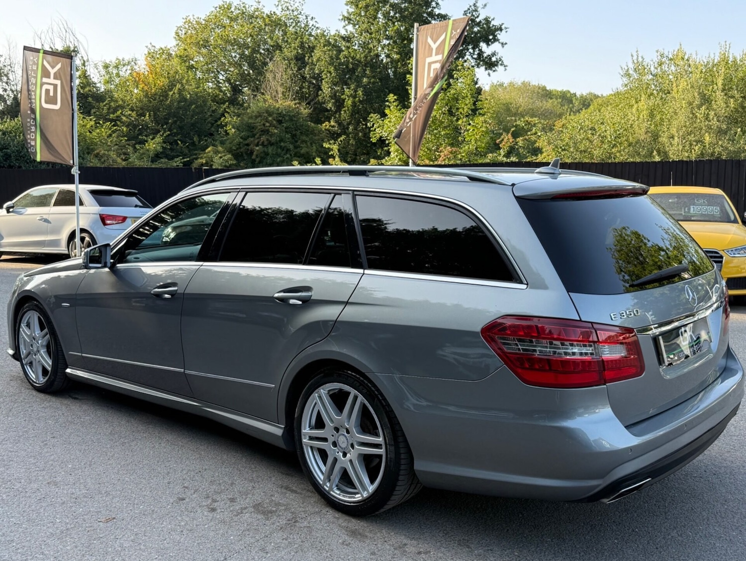 Used Mercedes-Benz E Class 2011 for sale - 76508911: Photo 2