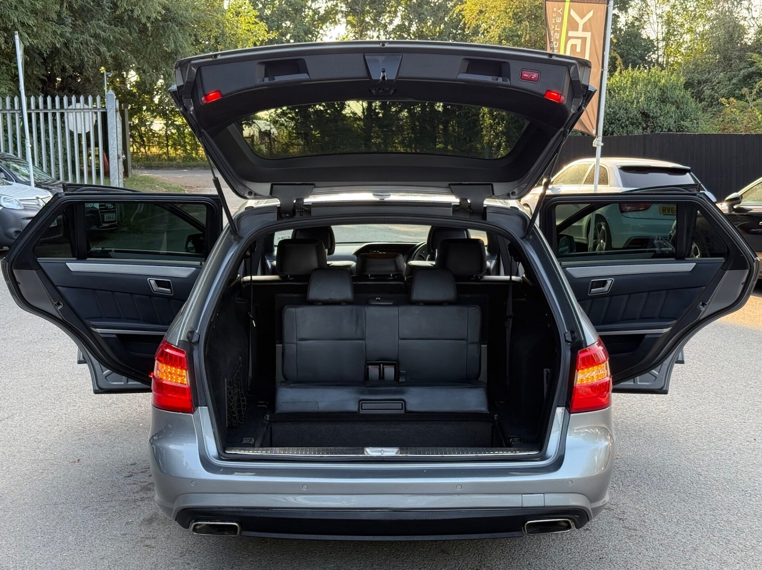 Used Mercedes-Benz E Class 2011 for sale - 76508911: Photo 20