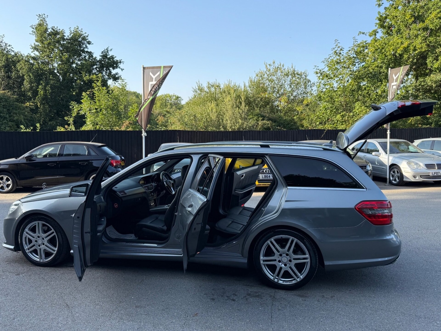 Used Mercedes-Benz E Class 2011 for sale - 76508911: Photo 21