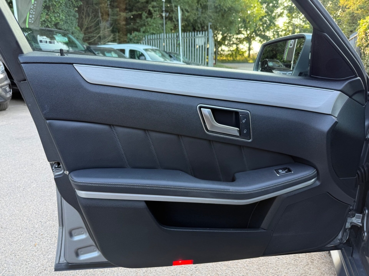 Used Mercedes-Benz E Class 2011 for sale - 76508911: Photo 26