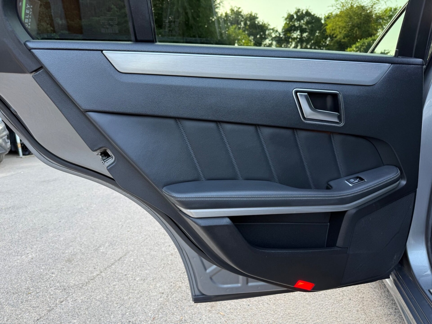 Used Mercedes-Benz E Class 2011 for sale - 76508911: Photo 27