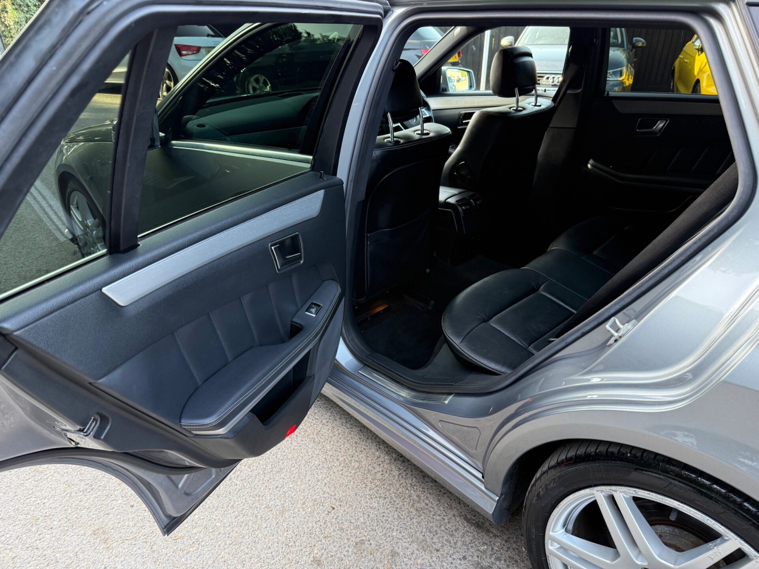 Used Mercedes-Benz E Class 2011 for sale - 76508911: Photo 28