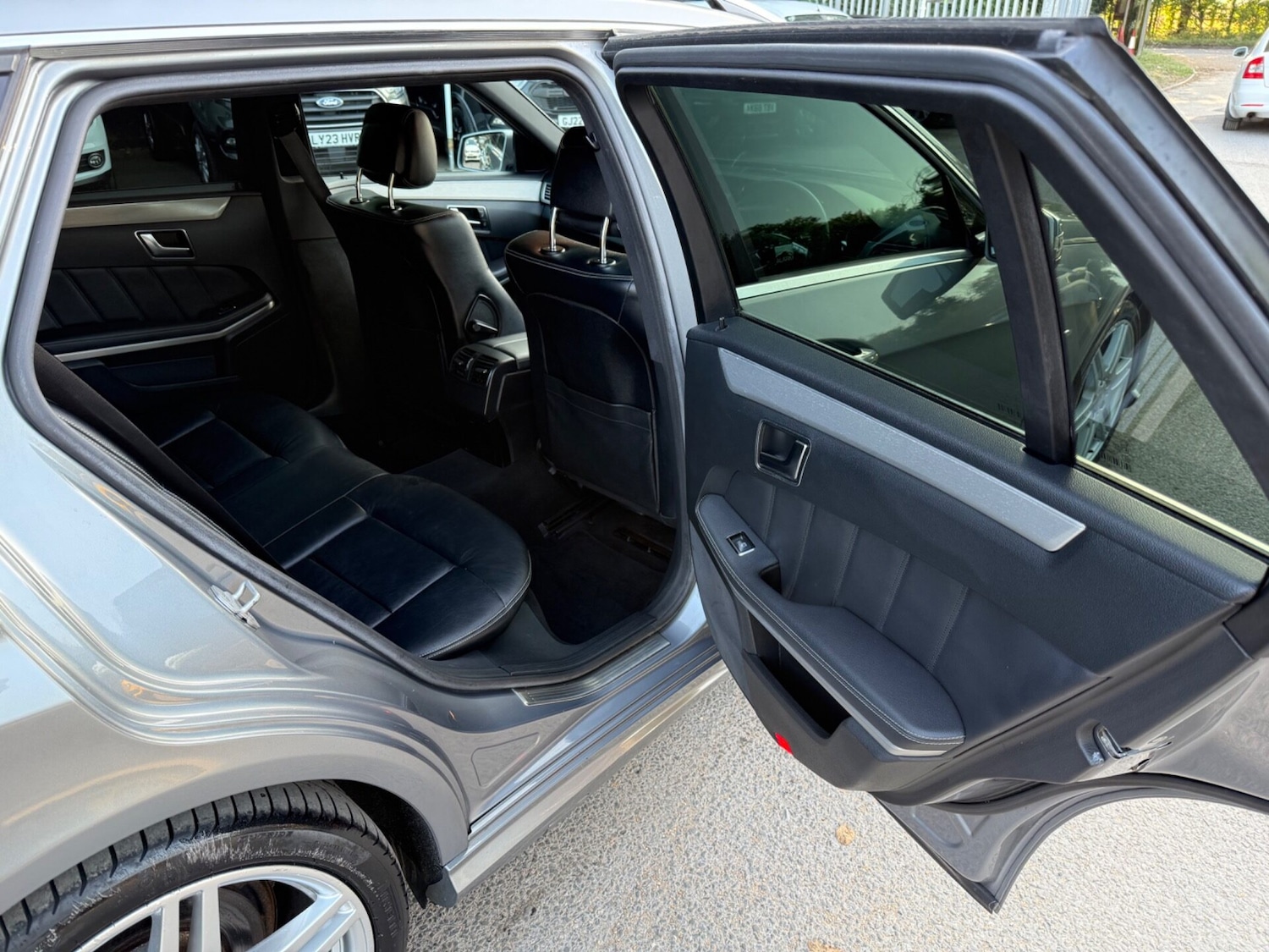 Used Mercedes-Benz E Class 2011 for sale - 76508911: Photo 29