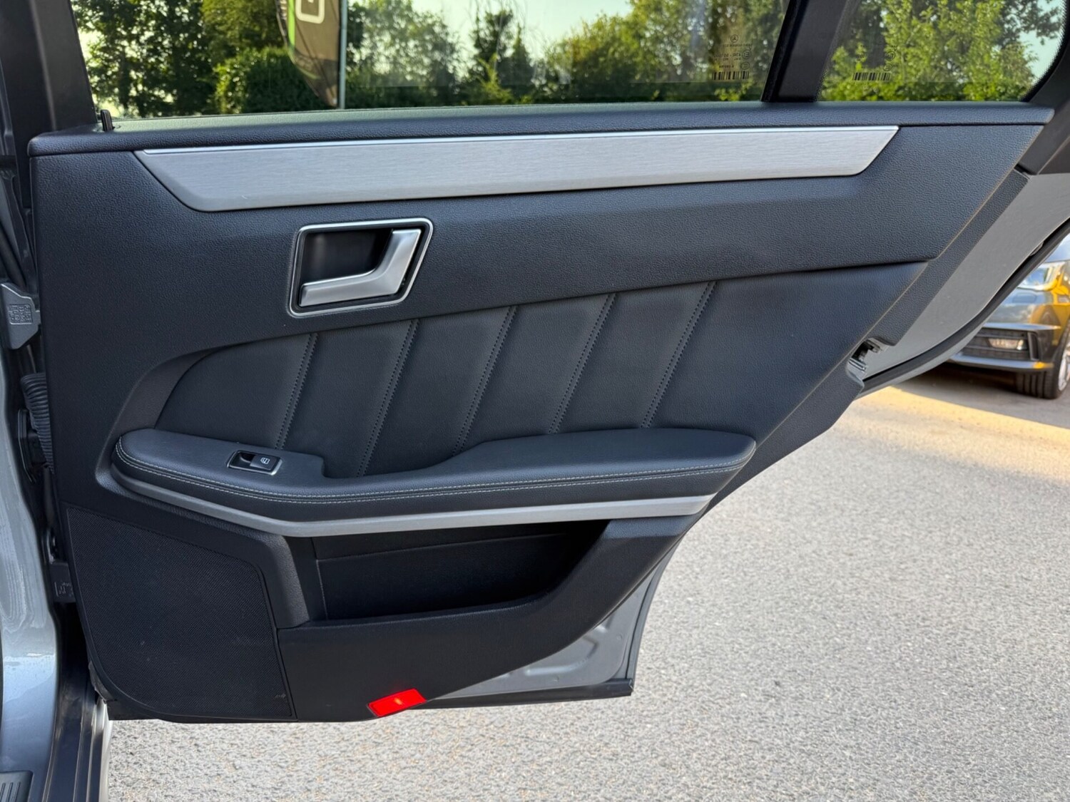 Used Mercedes-Benz E Class 2011 for sale - 76508911: Photo 32