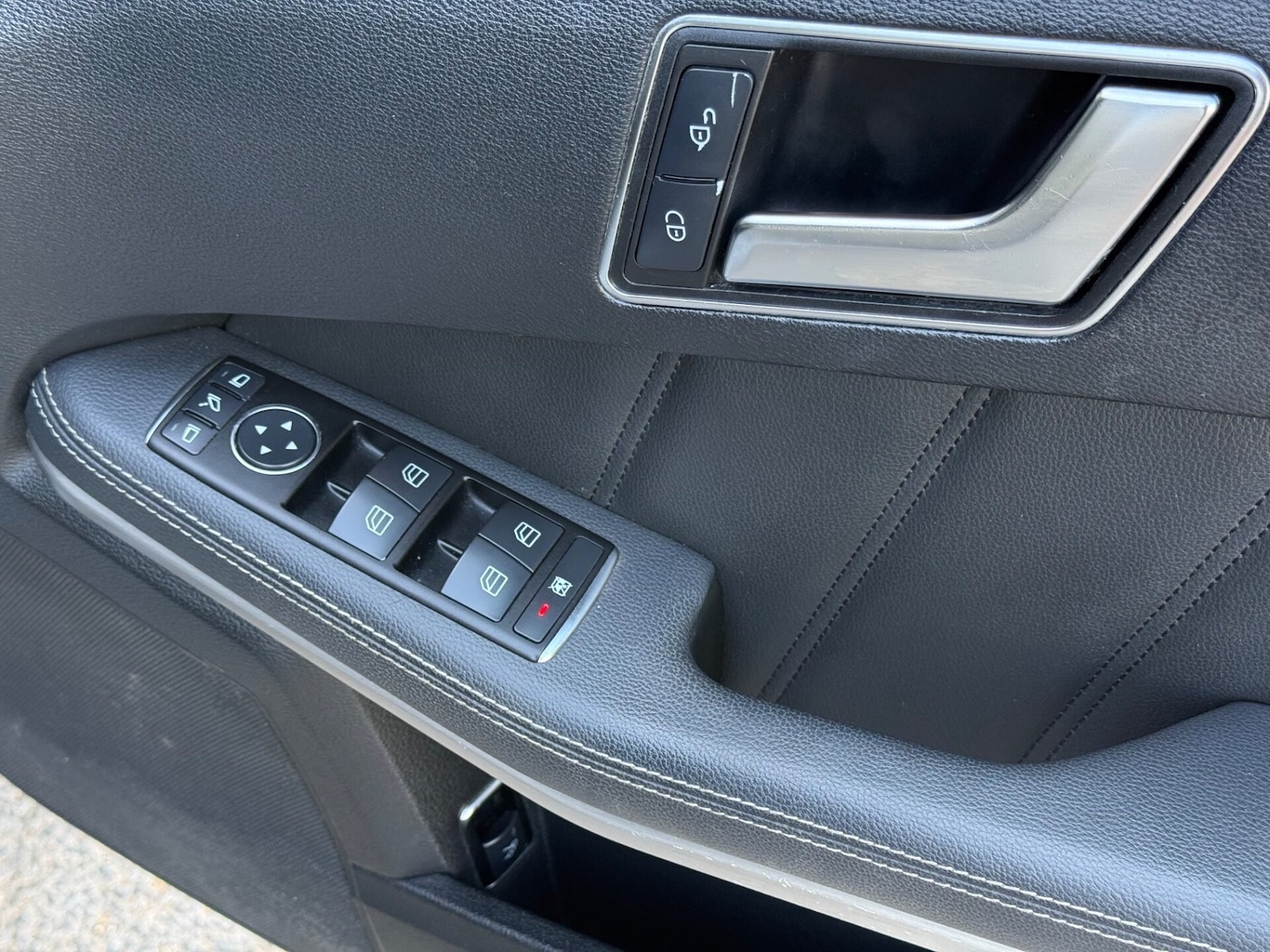 Used Mercedes-Benz E Class 2011 for sale - 76508911: Photo 33