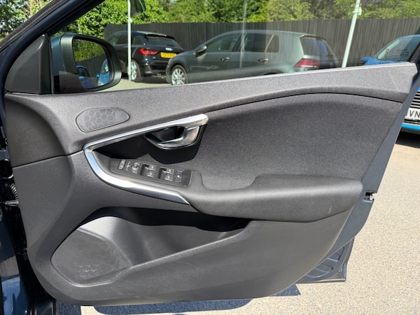 Used Volvo V40 2019 for sale - 75426253: Photo 32