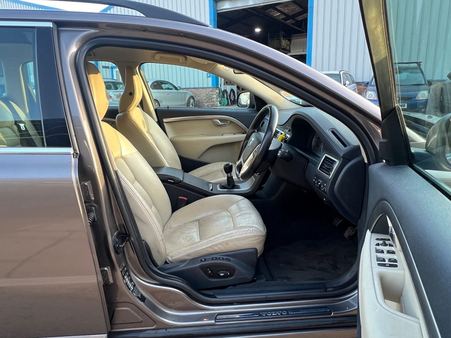 Used Volvo V70 2010 for sale - 77733819: Photo 15