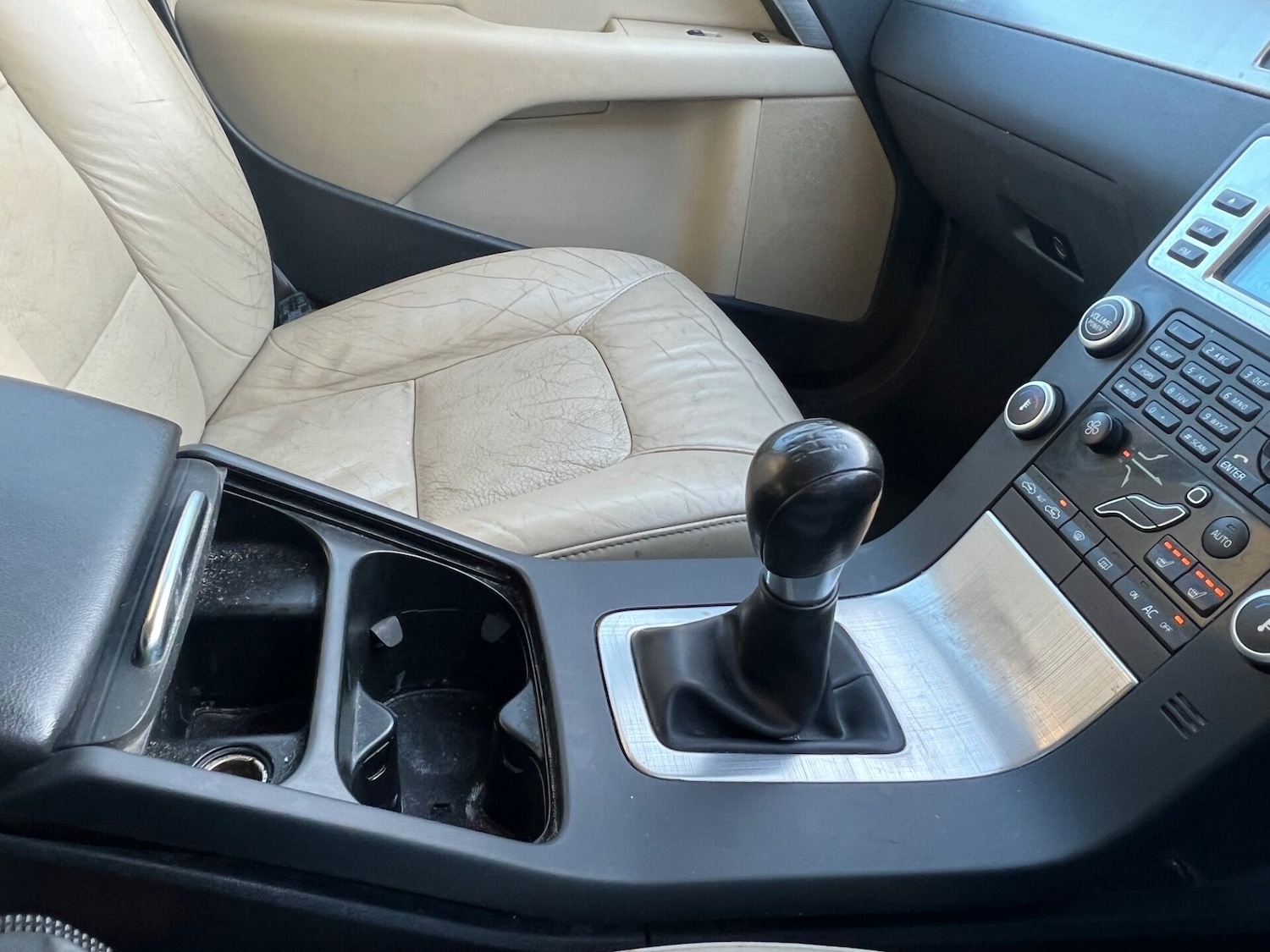 Used Volvo V70 2010 for sale - 77733819: Photo 22