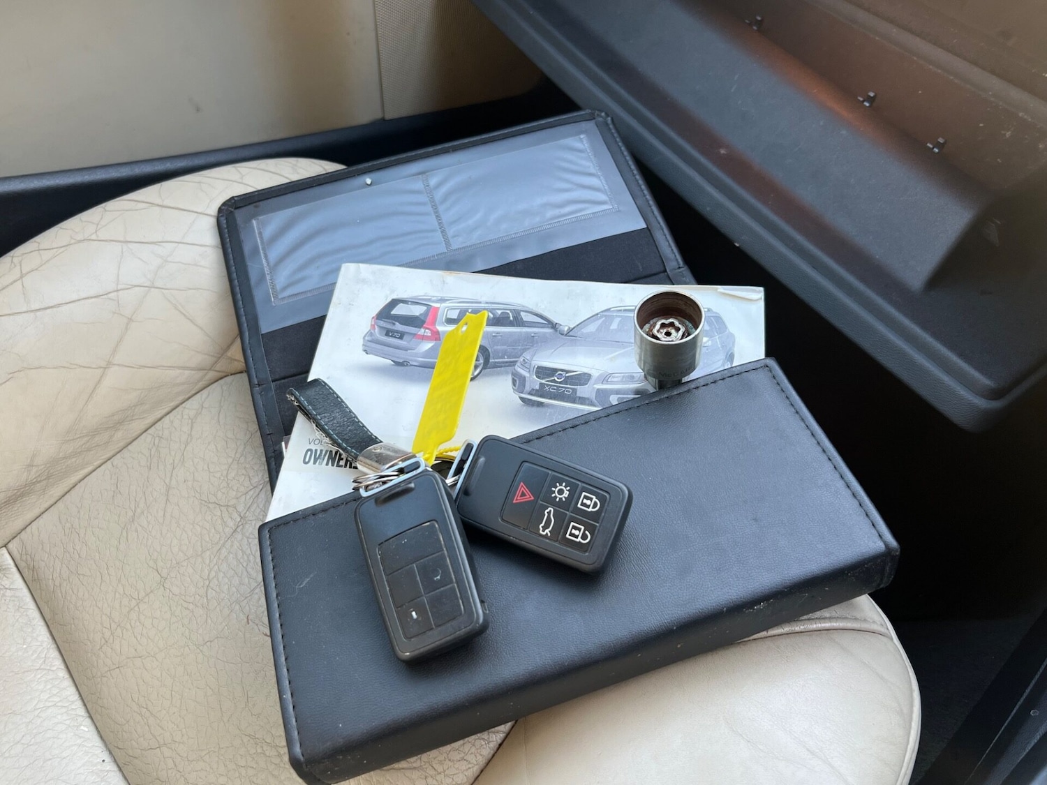 Used Volvo V70 2010 for sale - 77733819: Photo 46