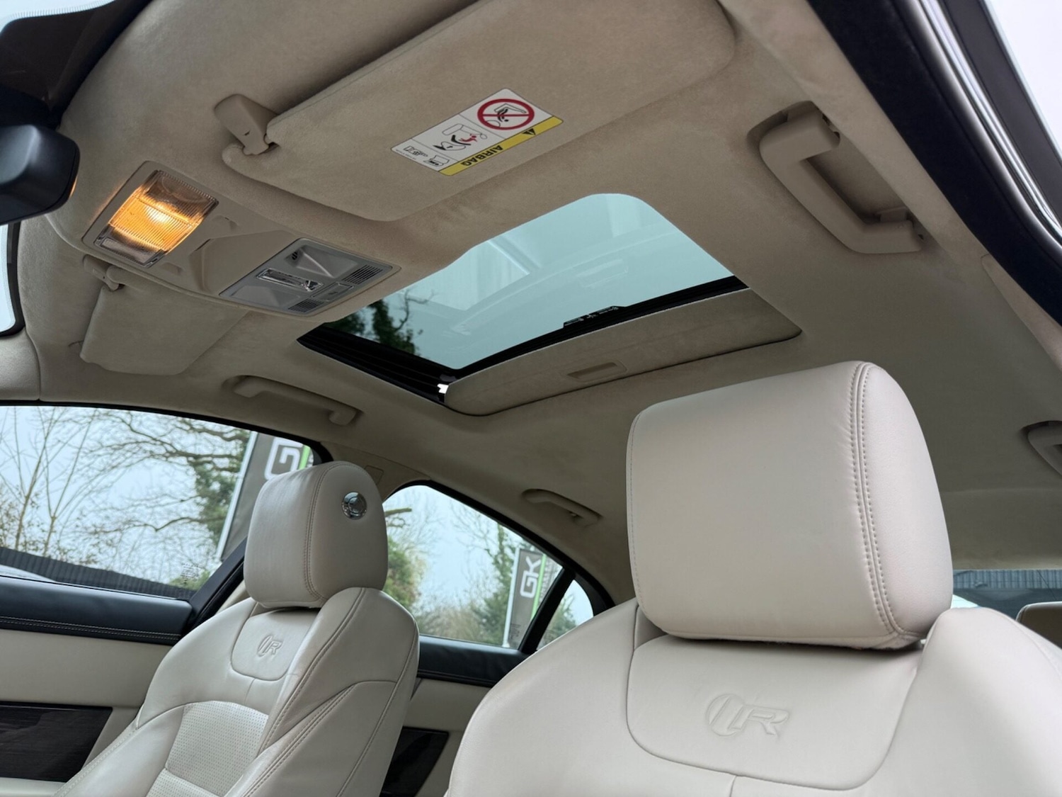 Used Jaguar XF 2014 for sale - 77844854: Photo 4