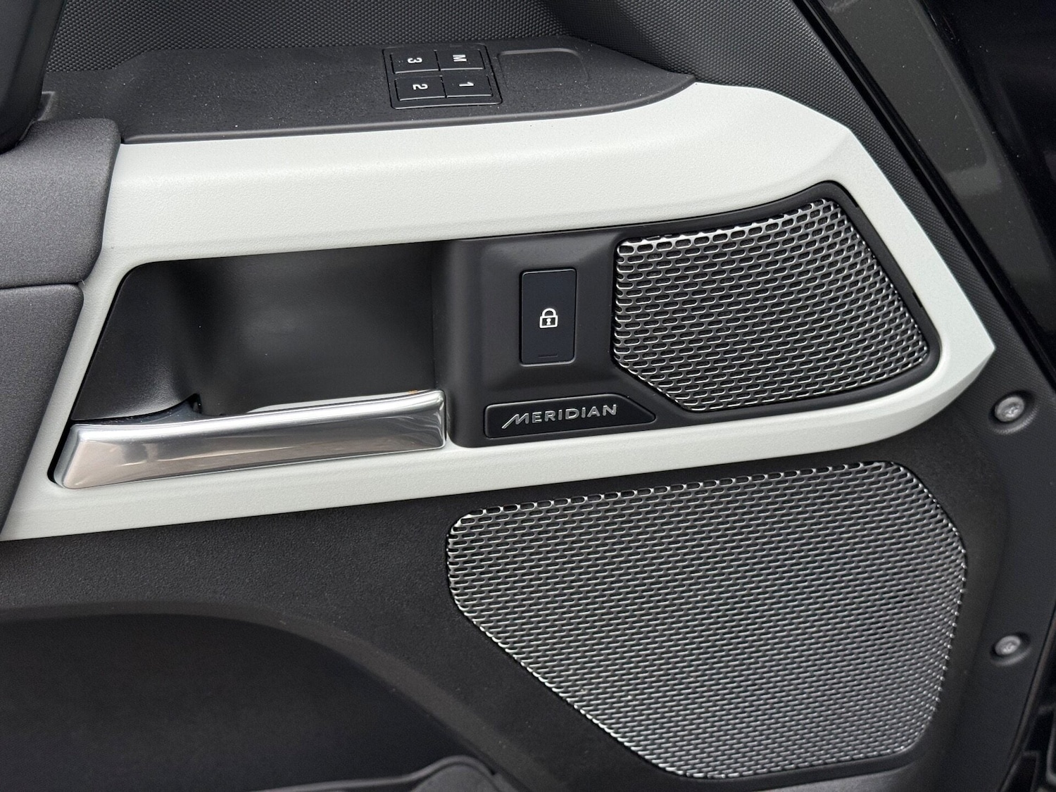 Used Land Rover Defender 2022 for sale - 76957115: Photo 26