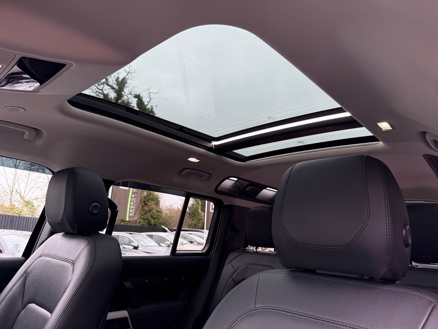 Used Land Rover Defender 2022 for sale - 76957115: Photo 3