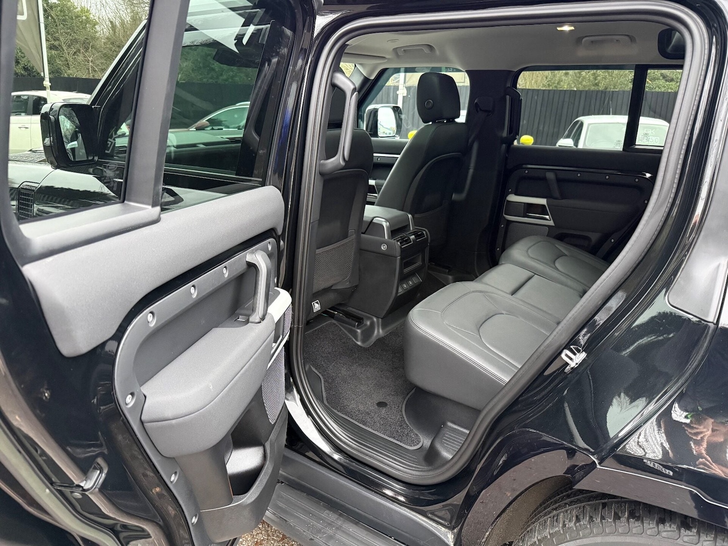 Used Land Rover Defender 2022 for sale - 76957115: Photo 32