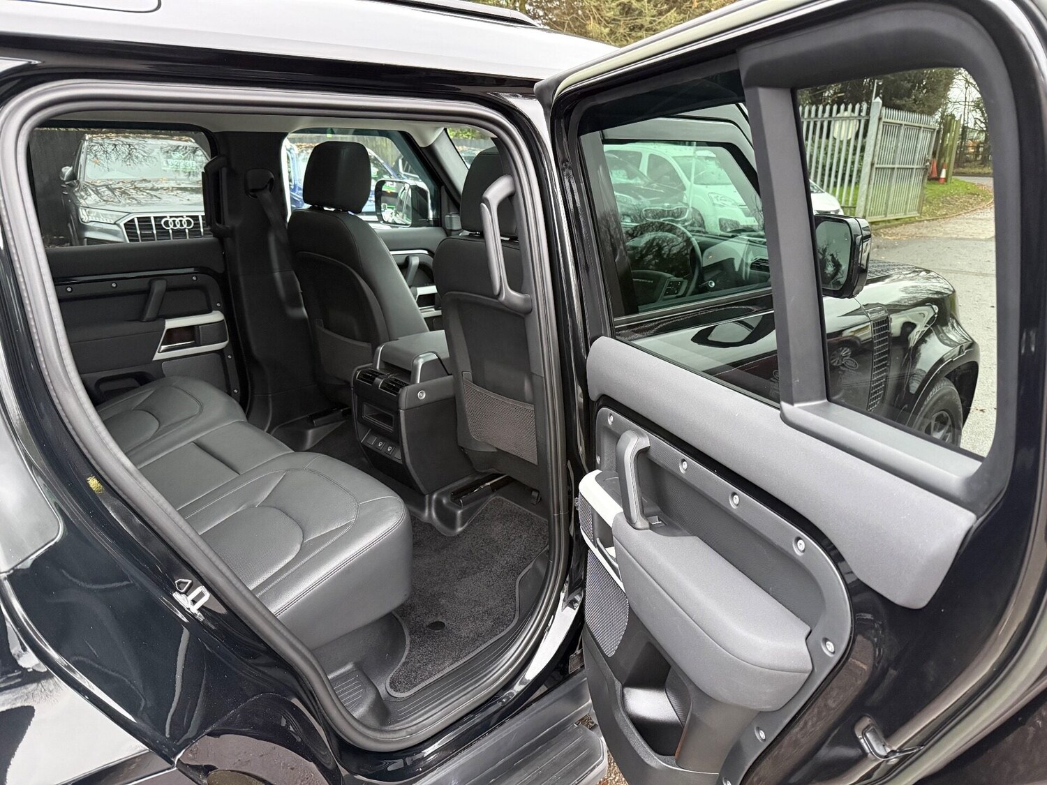 Used Land Rover Defender 2022 for sale - 76957115: Photo 37