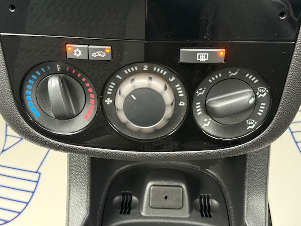 Used Vauxhall Corsa 2015 for sale - 76205807: Photo 28
