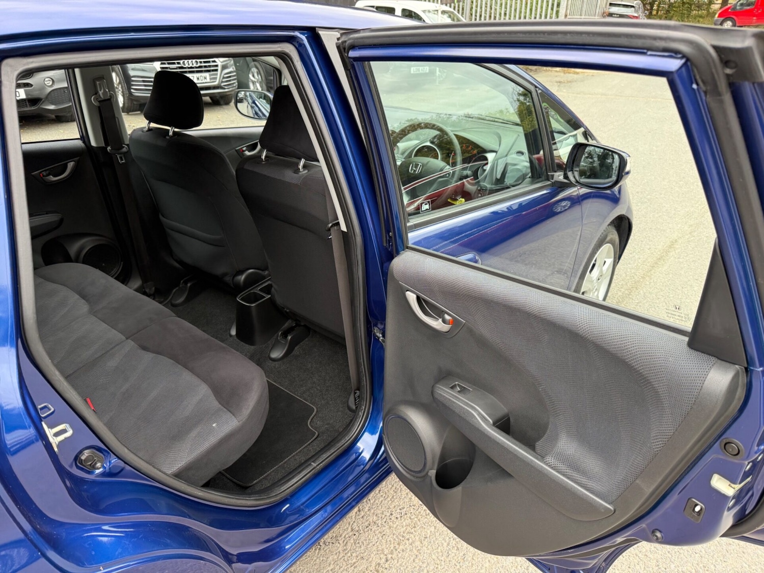 Used Honda Jazz 2010 for sale - 76205832: Photo 27