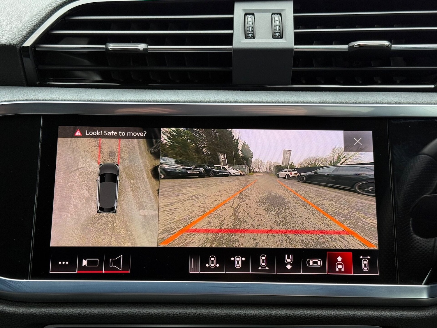 Used Audi Q3 2020 for sale - 77363360: Photo 46