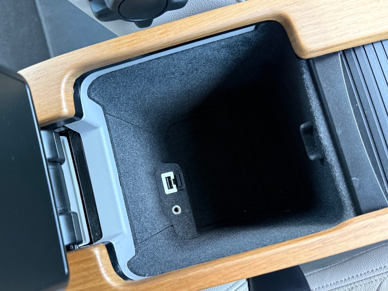 Used Volvo V50 2011 for sale - 77234554: Photo 40