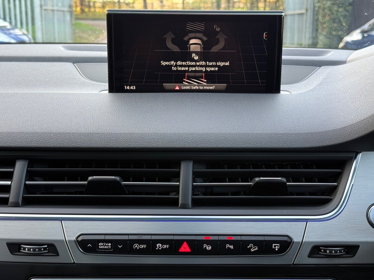 Used Audi Q7 2015 for sale - 76558408: Photo 45