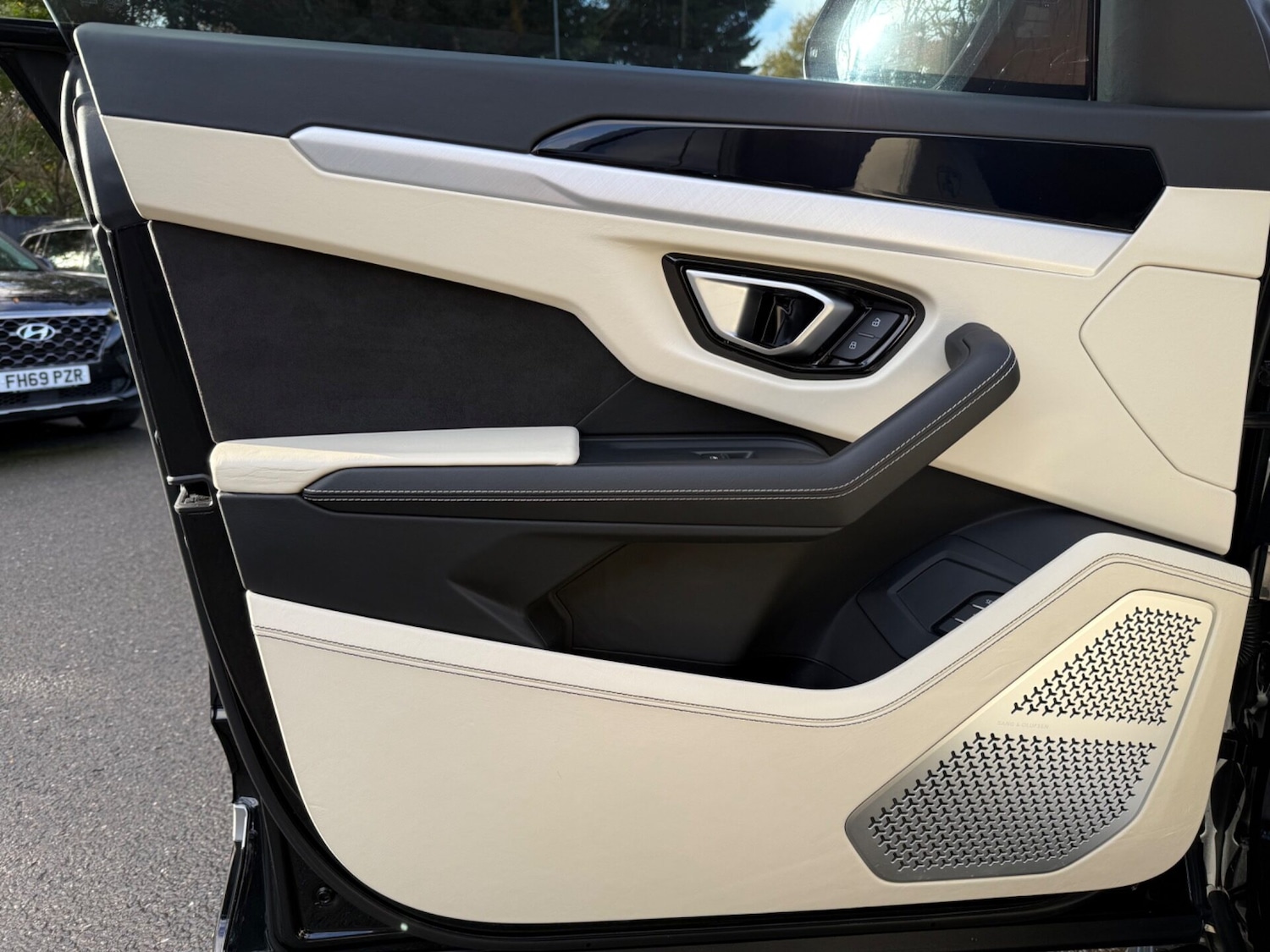 Used Lamborghini Urus 2019 for sale - 76748066: Photo 25