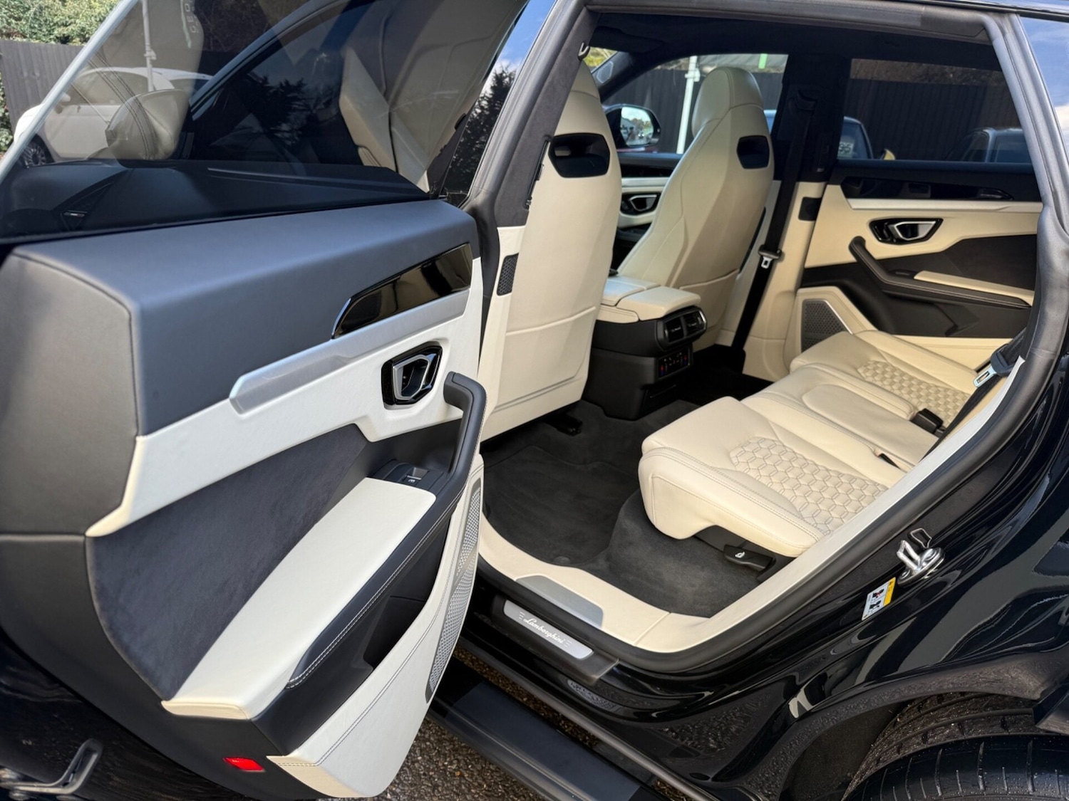 Used Lamborghini Urus 2019 for sale - 76748066: Photo 33